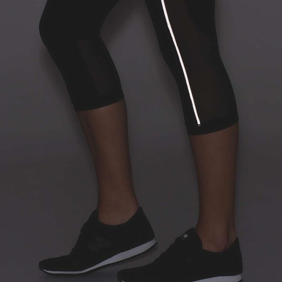 Lululemon Gear Up Crop (17") Black - Picture 3 of 8